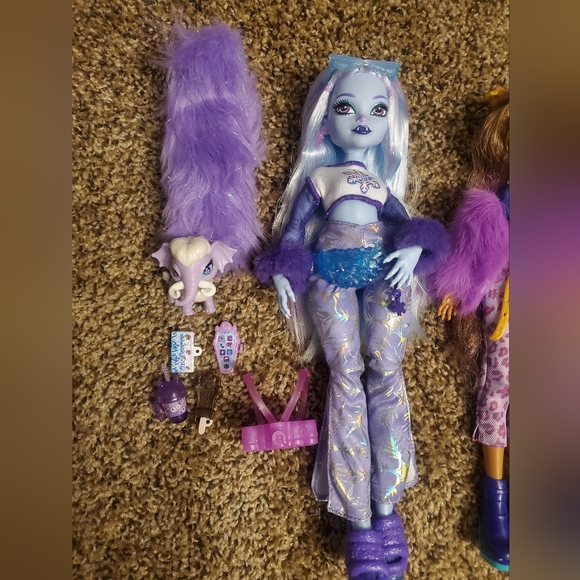 Abbey & Clawdeen Monster High Dolls - Picture 2 of 4